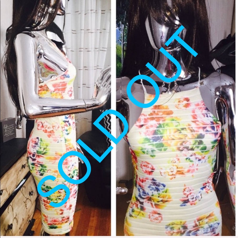 Bodycon dress, spaghetti straps, spandex, lined up